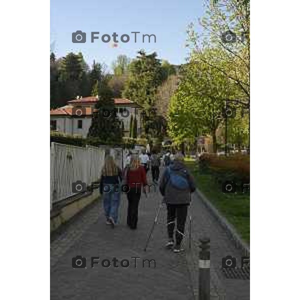 Bergamo turisti e bus per la pasqua 3 Aprile 2026 Italia foto Tiziano Manzoni Lapresse