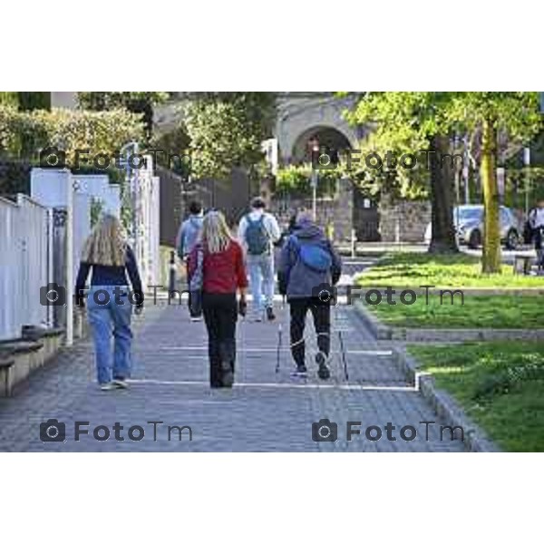 Bergamo turisti e bus per la pasqua 3 Aprile 2026 Italia foto Tiziano Manzoni Lapresse