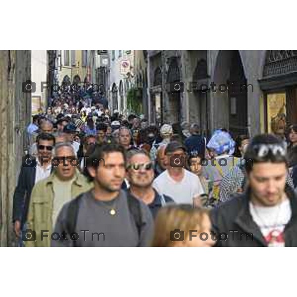 Bergamo turisti e bus per la pasqua 3 Aprile 2026 Italia foto Tiziano Manzoni Lapresse