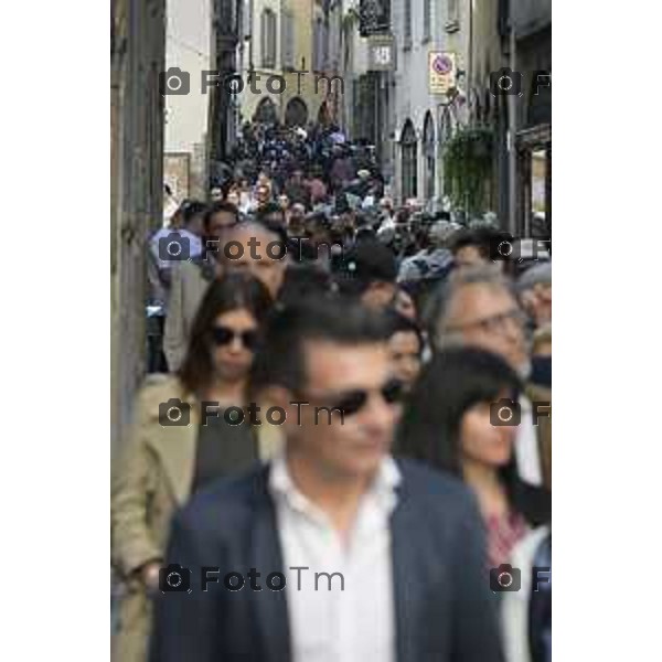 Bergamo turisti e bus per la pasqua 3 Aprile 2026 Italia foto Tiziano Manzoni Lapresse