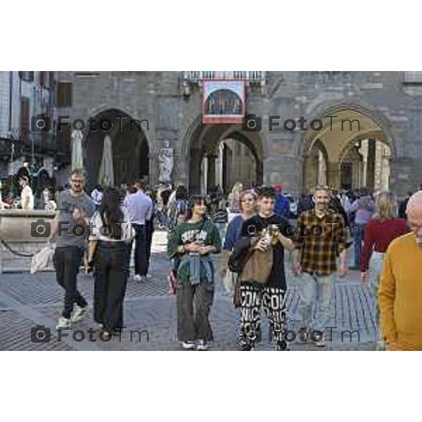 Bergamo turisti e bus per la pasqua 3 Aprile 2026 Italia foto Tiziano Manzoni Lapresse