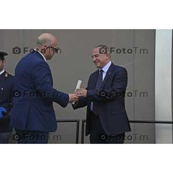 Bergamo festa della polizia con il questore Vincenzo Nicolì, e il prefetto Luca Rotondi e gli encomi agli agenti. Primo Dirigente della Polizia di Stato in quiescenza Andrea SANDRONI 10 Aprile o 2026 Bergamo Italia foto Tiziano Manzoni Lapresse