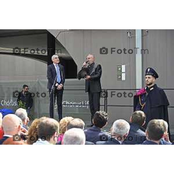 Bergamo festa della polizia con il questore Vincenzo Nicolì, e il prefetto Luca Rotondi e gli encomi agli agenti. Bepi cantante locale 10 Aprile o 2026 Bergamo Italia foto Tiziano Manzoni Lapresse
