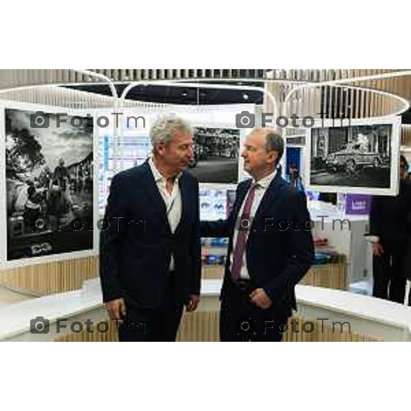 Orio Al Serio, 13 Aprile 2026 - Inaugurazione del nuovo Concept Store Difstore dell\'Aeroporto Milano Bergamo con Giorgio Corna e Giovanni Sanga, taglio del nastro a cura di Giovanni Sanga e Norma Mazzoleni, consigliere delegato di Dif Spa.