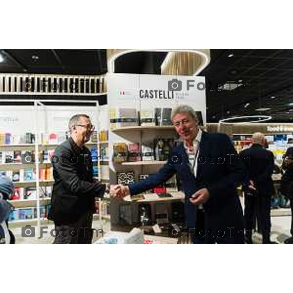 Orio Al Serio, 13 Aprile 2026 - Inaugurazione del nuovo Concept Store Difstore dell\'Aeroporto Milano Bergamo con Giorgio Corna e Giovanni Sanga, taglio del nastro a cura di Giovanni Sanga e Norma Mazzoleni, consigliere delegato di Dif Spa.