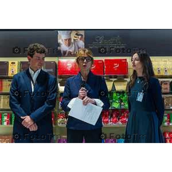 Orio Al Serio, 13 Aprile 2026 - Inaugurazione del nuovo Concept Store Difstore dell\'Aeroporto Milano Bergamo con Giorgio Corna e Giovanni Sanga, taglio del nastro a cura di Giovanni Sanga e Norma Mazzoleni, consigliere delegato di Dif Spa.