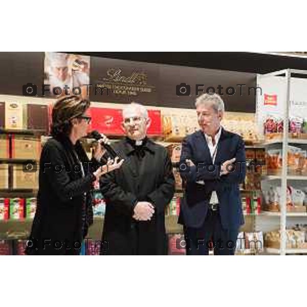Orio Al Serio, 13 Aprile 2026 - Inaugurazione del nuovo Concept Store Difstore dell\'Aeroporto Milano Bergamo con Giorgio Corna e Giovanni Sanga, taglio del nastro a cura di Giovanni Sanga e Norma Mazzoleni, consigliere delegato di Dif Spa.