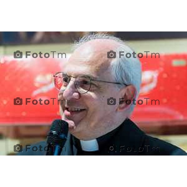 Orio Al Serio, 13 Aprile 2026 - Inaugurazione del nuovo Concept Store Difstore dell\'Aeroporto Milano Bergamo con Giorgio Corna e Giovanni Sanga, taglio del nastro a cura di Giovanni Sanga e Norma Mazzoleni, consigliere delegato di Dif Spa.