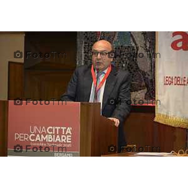 Assemblea nazionale di ALI - Autonomie Locali Italiane, appuntamento annuale che riunisce sindaci, amministratori locali e rappresentanti delle istituzioni, del mondo accademico e civile, per confrontarsi sulle politiche e sulle sfide di città e territori. Nella foto: Antonio Misiani 17 Aprile 2026 Bergamo Italia Foto Tiziano Manzoni Lapresse