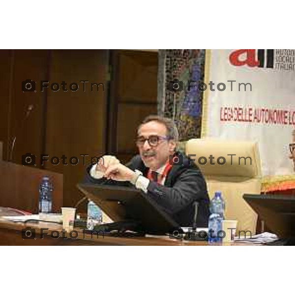 Assemblea nazionale di ALI - Autonomie Locali Italiane, appuntamento annuale che riunisce sindaci, amministratori locali e rappresentanti delle istituzioni, del mondo accademico e civile, per confrontarsi sulle politiche e sulle sfide di città e territori. Nella foto: ectio di Luigi Carbone, 17 Aprile 2026 Bergamo Italia Foto Tiziano Manzoni Lapresse