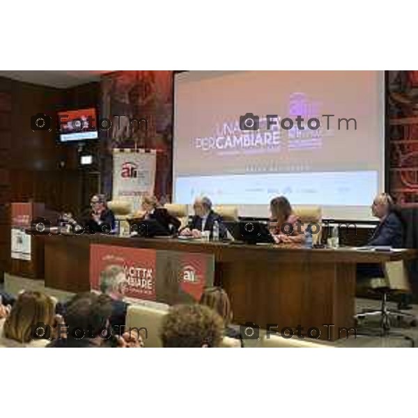 Assemblea nazionale di ALI - Autonomie Locali Italiane, appuntamento annuale che riunisce sindaci, amministratori locali e rappresentanti delle istituzioni, del mondo accademico e civile, per confrontarsi sulle politiche e sulle sfide di città e territori. Nella foto: ectio di Luigi Carbone, 17 Aprile 2026 Bergamo Italia Foto Tiziano Manzoni Lapresse