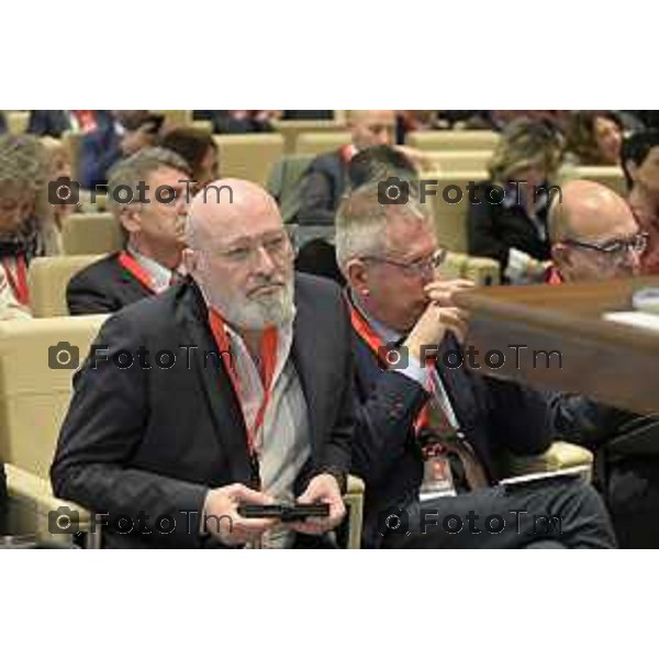 Assemblea nazionale di ALI - Autonomie Locali Italiane, appuntamento annuale che riunisce sindaci, amministratori locali e rappresentanti delle istituzioni, del mondo accademico e civile, per confrontarsi sulle politiche e sulle sfide di città e territori. Nella foto: Stefano Bonaccini 17 Aprile 2026 Bergamo Italia Foto Tiziano Manzoni Lapresse