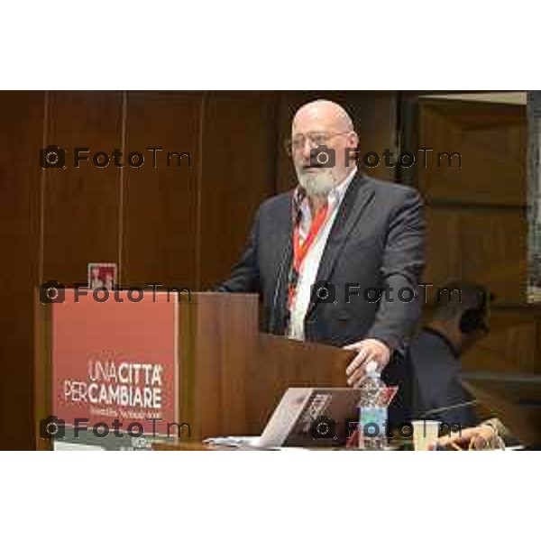 Assemblea nazionale di ALI - Autonomie Locali Italiane, appuntamento annuale che riunisce sindaci, amministratori locali e rappresentanti delle istituzioni, del mondo accademico e civile, per confrontarsi sulle politiche e sulle sfide di città e territori. Nella foto: Stefano Bonaccini 17 Aprile 2026 Bergamo Italia Foto Tiziano Manzoni Lapresse