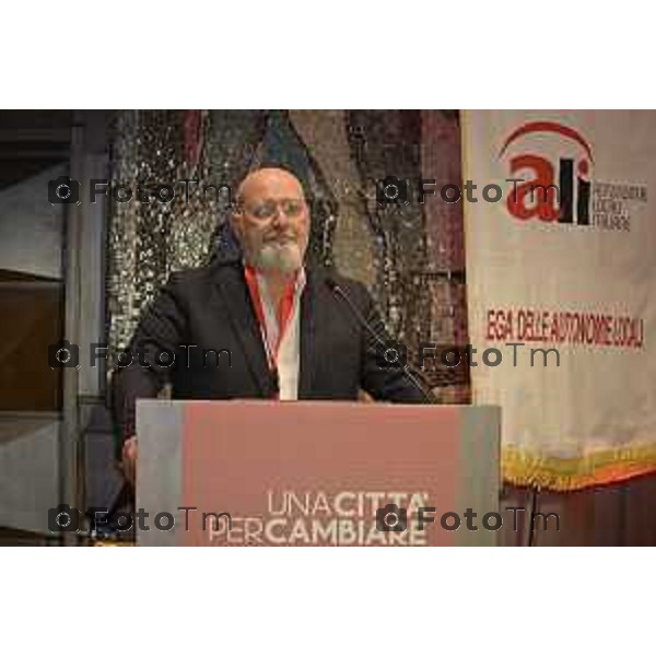 Assemblea nazionale di ALI - Autonomie Locali Italiane, appuntamento annuale che riunisce sindaci, amministratori locali e rappresentanti delle istituzioni, del mondo accademico e civile, per confrontarsi sulle politiche e sulle sfide di città e territori. Nella foto: Stefano Bonaccini 17 Aprile 2026 Bergamo Italia Foto Tiziano Manzoni Lapresse