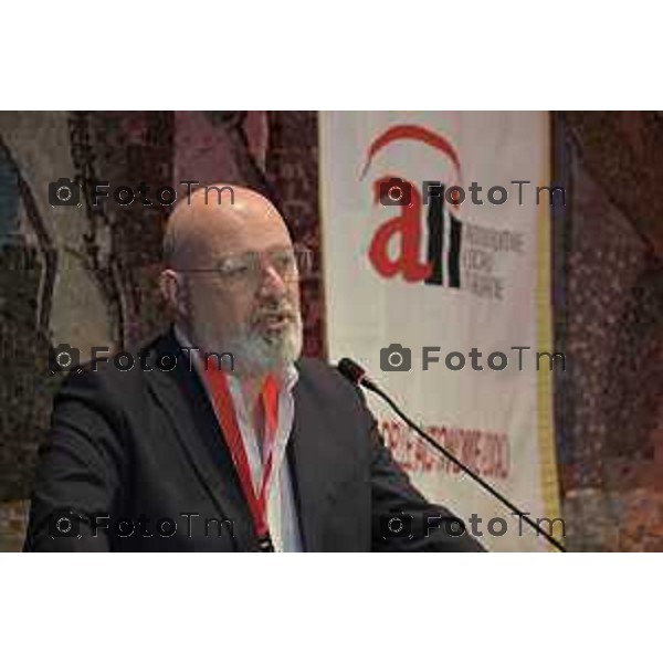 Assemblea nazionale di ALI - Autonomie Locali Italiane, appuntamento annuale che riunisce sindaci, amministratori locali e rappresentanti delle istituzioni, del mondo accademico e civile, per confrontarsi sulle politiche e sulle sfide di città e territori. Nella foto: Stefano Bonaccini 17 Aprile 2026 Bergamo Italia Foto Tiziano Manzoni Lapresse