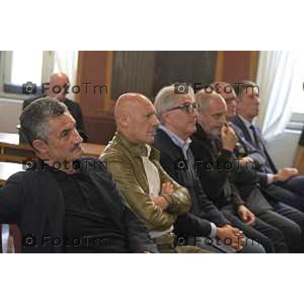 Bergamo presentazione ufficiale del Giro di Lombardia 2026 120 organizzato da RCS Sport 21 Aprile 2026 Bergamo Italia da sx Matteo Mursia Norma Gimondi Luca Onofrio Stefano ALoocchi dir giro Elena Carnevali Marcella Messina Foto Tiziano Manzoni Lapresse
