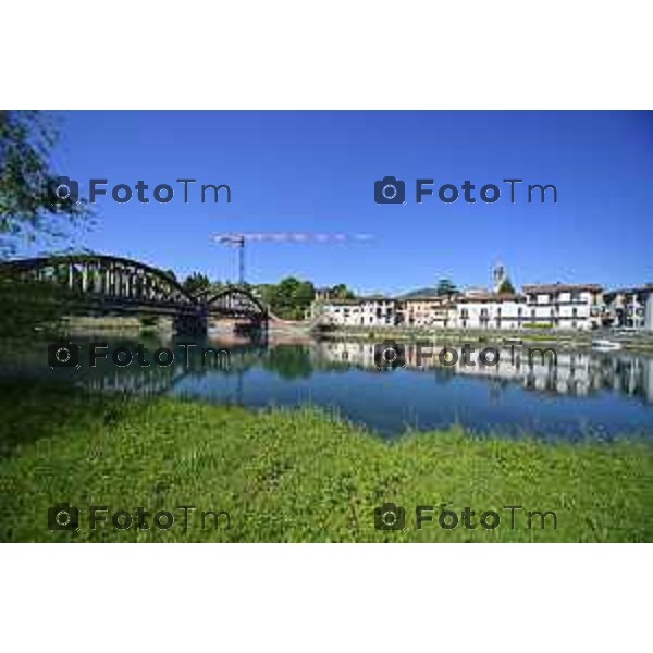 Brivio Bg Le gru per i lavori di ripristino del ponte sull\'adda che causa chiusura 24 Aprile 2026 Bergamo Italia Foto Tiziano Manzoni Lapresse