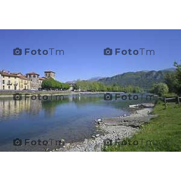 Brivio Bg Le gru per i lavori di ripristino del ponte sull\'adda che causa chiusura 24 Aprile 2026 Bergamo Italia Foto Tiziano Manzoni Lapresse