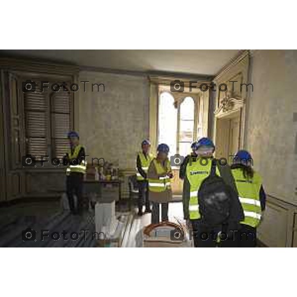 Bergamo sopralluogo all’ex principe di Napoli, via Pignolo l’avanzamento dei lavori, l’assessore alla Rigenerazione urbana Francesco Valesini, Luigi e Pietro Ferrara per Rinascimento Holding, Pia Locatelli, presidente della Fondazione A. J. Zaninoni, Leonardo Angelini, direttore dei lavori con Ferretti Casa. 4 maggio 2026 cronaca Bergamo Italia Foto Tiziano Manzoni Lapresse