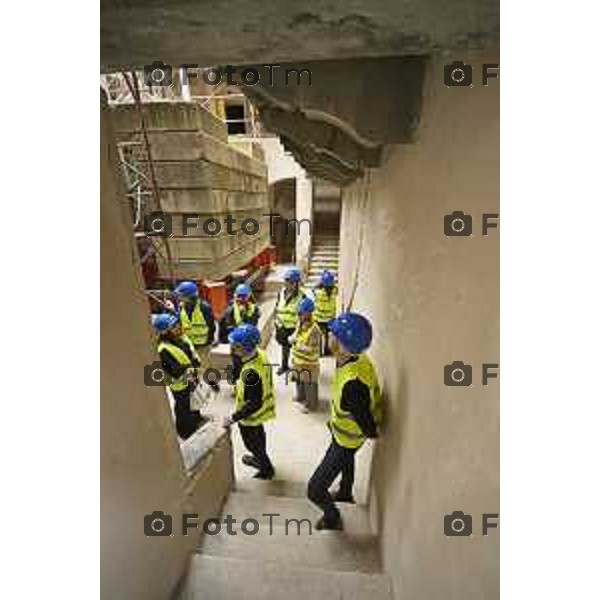 Bergamo sopralluogo all’ex principe di Napoli, via Pignolo l’avanzamento dei lavori, l’assessore alla Rigenerazione urbana Francesco Valesini, Luigi e Pietro Ferrara per Rinascimento Holding, Pia Locatelli, presidente della Fondazione A. J. Zaninoni, Leonardo Angelini, direttore dei lavori con Ferretti Casa. 4 maggio 2026 cronaca Bergamo Italia Foto Tiziano Manzoni Lapresse