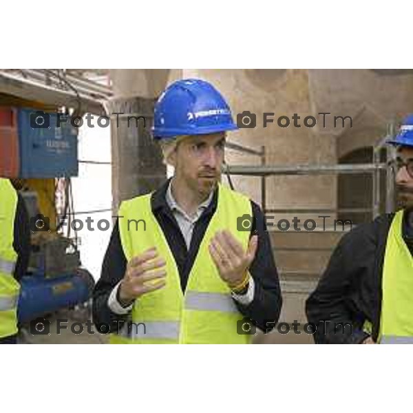Bergamo sopralluogo all’ex principe di Napoli, via Pignolo l’avanzamento dei lavori, l’assessore alla Rigenerazione urbana Francesco Valesini, Luigi e Pietro Ferrara per Rinascimento Holding, Pia Locatelli, presidente della Fondazione A. J. Zaninoni, Leonardo Angelini, direttore dei lavori con Ferretti Casa. Nicola Ricciardi 4 maggio 2026 cronaca Bergamo Italia Foto Tiziano Manzoni Lapresse