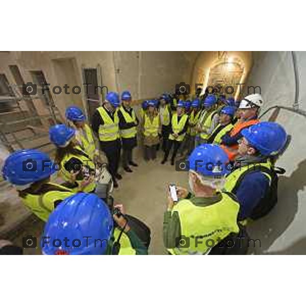 Bergamo sopralluogo all’ex principe di Napoli, via Pignolo l’avanzamento dei lavori, l’assessore alla Rigenerazione urbana Francesco Valesini, Luigi e Pietro Ferrara per Rinascimento Holding, Pia Locatelli, presidente della Fondazione A. J. Zaninoni, Leonardo Angelini, direttore dei lavori con Ferretti Casa. 4 maggio 2026 cronaca Bergamo Italia Foto Tiziano Manzoni Lapresse