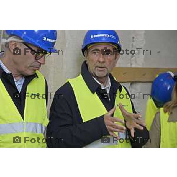 Bergamo sopralluogo all’ex principe di Napoli, via Pignolo l’avanzamento dei lavori, l’assessore alla Rigenerazione urbana Francesco Valesini, Luigi e Pietro Ferrara per Rinascimento Holding, Pia Locatelli, presidente della Fondazione A. J. Zaninoni, Leonardo Angelini, direttore dei lavori con Ferretti Casa. 4 maggio 2026 cronaca Bergamo Italia Foto Tiziano Manzoni Lapresse
