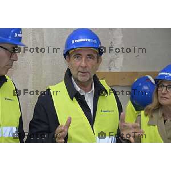 Bergamo sopralluogo all’ex principe di Napoli, via Pignolo l’avanzamento dei lavori, l’assessore alla Rigenerazione urbana Francesco Valesini, Luigi e Pietro Ferrara per Rinascimento Holding, Pia Locatelli, presidente della Fondazione A. J. Zaninoni, Leonardo Angelini, direttore dei lavori con Ferretti Casa. 4 maggio 2026 cronaca Bergamo Italia Foto Tiziano Manzoni Lapresse