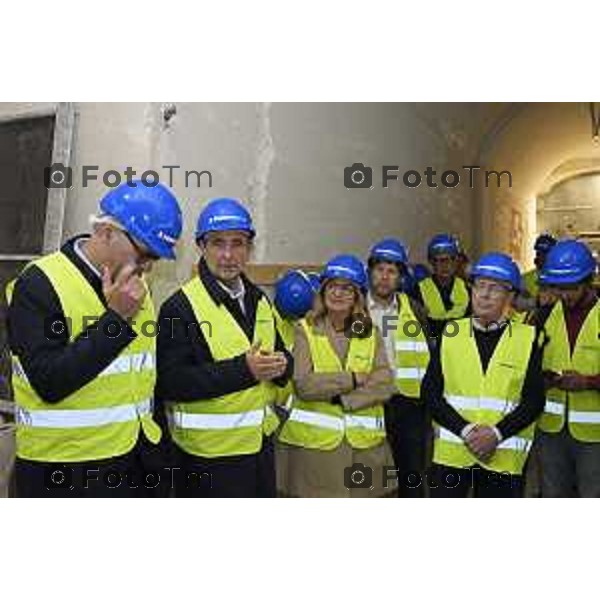 Bergamo sopralluogo all’ex principe di Napoli, via Pignolo l’avanzamento dei lavori, l’assessore alla Rigenerazione urbana Francesco Valesini, Luigi e Pietro Ferrara per Rinascimento Holding, Pia Locatelli, presidente della Fondazione A. J. Zaninoni, Leonardo Angelini, direttore dei lavori con Ferretti Casa. 4 maggio 2026 cronaca Bergamo Italia Foto Tiziano Manzoni Lapresse