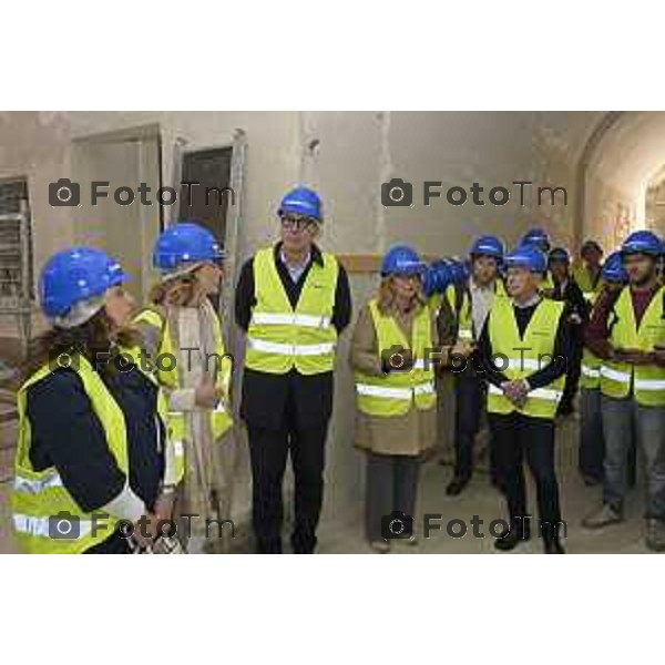 Bergamo sopralluogo all’ex principe di Napoli, via Pignolo l’avanzamento dei lavori, l’assessore alla Rigenerazione urbana Francesco Valesini, Luigi e Pietro Ferrara per Rinascimento Holding, Pia Locatelli, presidente della Fondazione A. J. Zaninoni, Leonardo Angelini, direttore dei lavori con Ferretti Casa. 4 maggio 2026 cronaca Bergamo Italia Foto Tiziano Manzoni Lapresse