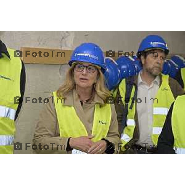 Bergamo sopralluogo all’ex principe di Napoli, via Pignolo l’avanzamento dei lavori, l’assessore alla Rigenerazione urbana Francesco Valesini, Luigi e Pietro Ferrara per Rinascimento Holding, Pia Locatelli, presidente della Fondazione A. J. Zaninoni, Leonardo Angelini, direttore dei lavori con Ferretti Casa. nella foto Elena Carnevali 4 maggio 2026 cronaca Bergamo Italia Foto Tiziano Manzoni Lapresse