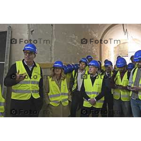 Bergamo sopralluogo all’ex principe di Napoli, via Pignolo l’avanzamento dei lavori, l’assessore alla Rigenerazione urbana Francesco Valesini, Luigi e Pietro Ferrara per Rinascimento Holding, Pia Locatelli, presidente della Fondazione A. J. Zaninoni, Leonardo Angelini, direttore dei lavori con Ferretti Casa. Francesco Valesini 4 maggio 2026 cronaca Bergamo Italia Foto Tiziano Manzoni Lapresse