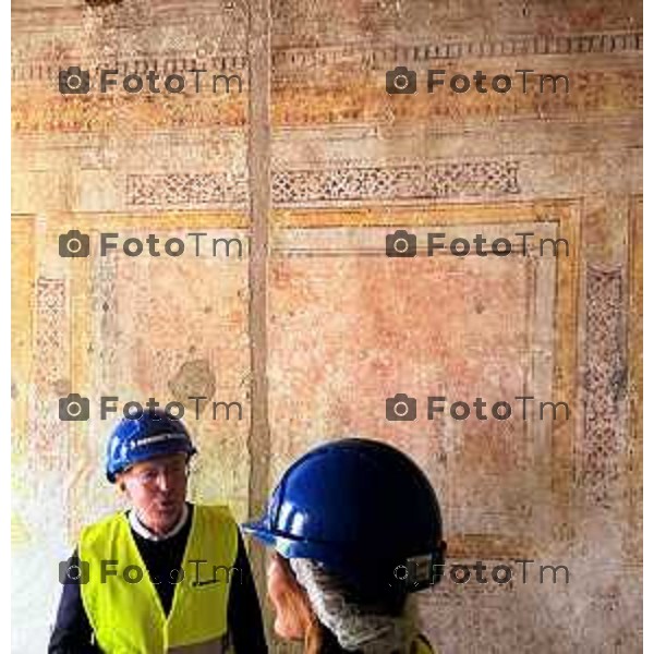 Bergamo sopralluogo all’ex principe di Napoli, via Pignolo l’avanzamento dei lavori, l’assessore alla Rigenerazione urbana Francesco Valesini, Luigi e Pietro Ferrara per Rinascimento Holding, Pia Locatelli, presidente della Fondazione A. J. Zaninoni, Leonardo Angelini, direttore dei lavori con Ferretti Casa. 4 maggio 2026 cronaca Bergamo Italia Foto Tiziano Manzoni Lapresse