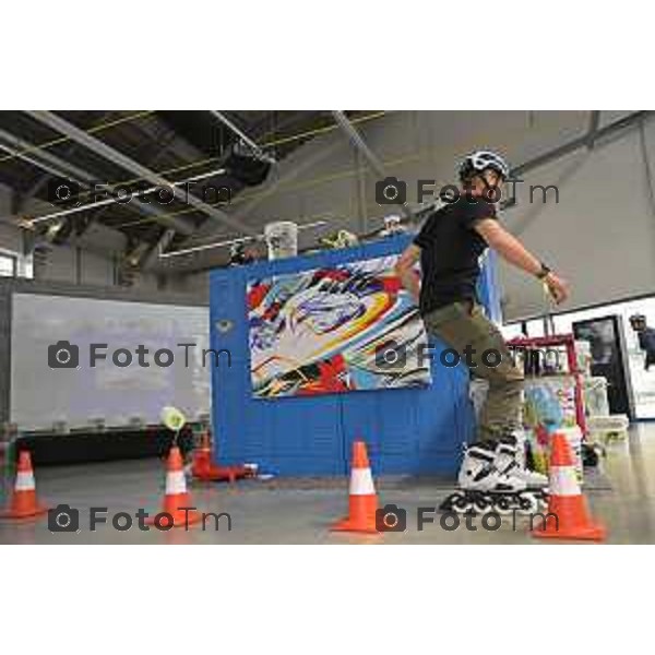 Bergamo spazio gres art 671 performance tra arte, sport Pennelli Cinghiale e Rollerblade. 7 maggio 2026 cronaca Bergamo Italia Foto Tiziano Manzoni Lapresse