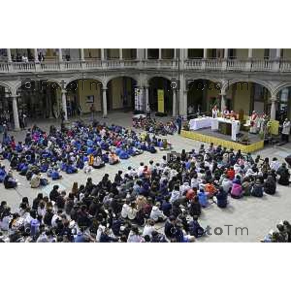 Bergamo Bergamo, Giulio Lovera morto a 9 anni investito da un\'auto: a scuola la messa dei compagni con il vescovo Beschi 14 maggio 2026 cronaca Bergamo Italia Foto Tiziano Manzoni Lapresse