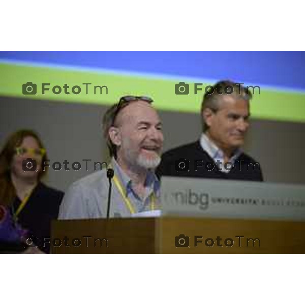 Bergamo Lillo, comico amatissimo — e prima ancora autore, sceneggiatore e disegnatore di fumetti — e Bruno Bozzetto, geniale animatore: due mostri sacri che si confrontano su come nasce la comicità. Magistralmente guidati da Valentina Mazzola i 16 maggio 2026 cronaca Bergamo Italia Foto Tiziano Manzoni Lapresse