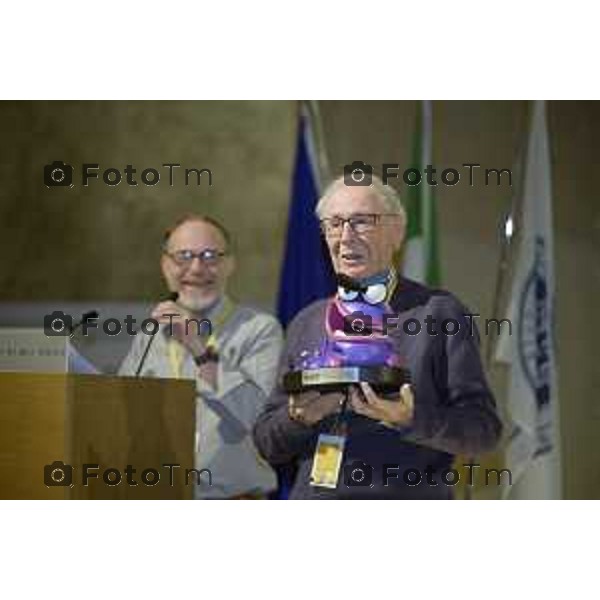 Bergamo Lillo, comico amatissimo — e prima ancora autore, sceneggiatore e disegnatore di fumetti — e Bruno Bozzetto, geniale animatore: due mostri sacri che si confrontano su come nasce la comicità. Magistralmente guidati da Valentina Mazzola i 16 maggio 2026 cronaca Bergamo Italia Foto Tiziano Manzoni Lapresse