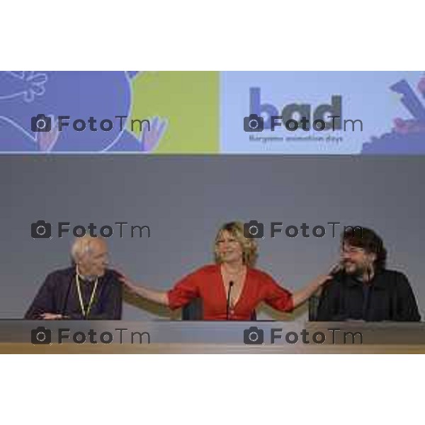 Bergamo Lillo, comico amatissimo — e prima ancora autore, sceneggiatore e disegnatore di fumetti — e Bruno Bozzetto, geniale animatore: due mostri sacri che si confrontano su come nasce la comicità. Magistralmente guidati da Valentina Mazzola i 16 maggio 2026 cronaca Bergamo Italia Foto Tiziano Manzoni Lapresse