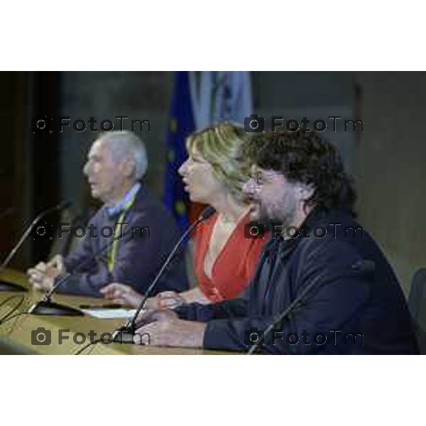 Bergamo Lillo, comico amatissimo — e prima ancora autore, sceneggiatore e disegnatore di fumetti — e Bruno Bozzetto, geniale animatore: due mostri sacri che si confrontano su come nasce la comicità. Magistralmente guidati da Valentina Mazzola i 16 maggio 2026 cronaca Bergamo Italia Foto Tiziano Manzoni Lapresse