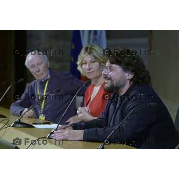 Bergamo Lillo, comico amatissimo — e prima ancora autore, sceneggiatore e disegnatore di fumetti — e Bruno Bozzetto, geniale animatore: due mostri sacri che si confrontano su come nasce la comicità. Magistralmente guidati da Valentina Mazzola i 16 maggio 2026 cronaca Bergamo Italia Foto Tiziano Manzoni Lapresse