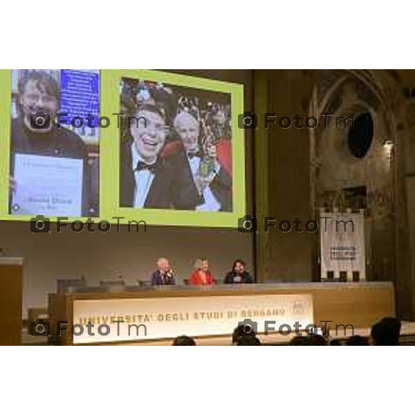 Bergamo Lillo, comico amatissimo — e prima ancora autore, sceneggiatore e disegnatore di fumetti — e Bruno Bozzetto, geniale animatore: due mostri sacri che si confrontano su come nasce la comicità. Magistralmente guidati da Valentina Mazzola i 16 maggio 2026 cronaca Bergamo Italia Foto Tiziano Manzoni Lapresse