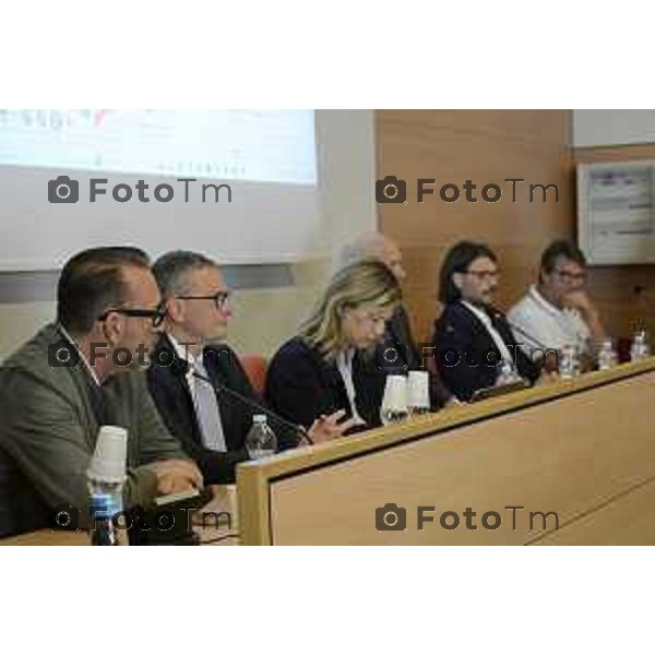 Bergamo Casa dello Sport "Yara Gambirasio" Bergamo presentazione di "Arbitri Italiani", l\'iniziativa con eventi per la promozione del far play Mario Mazzoleni; direttore Art Events ed ex arbitro di serie A; Marcella Messina, assessora allo Sport del Comune di Bergamo; Giovanni Malanchini, consigliere regionale; Fulvio Gambirasio, consigliere associazione La Passione di Yara; Daniele Tagliabue, curatore del progetto; Paolo Casarin, ex arbitro internazionale. 2 maggio 2026 cronaca Bergamo Italia Foto Tiziano Manzoni Lapresse