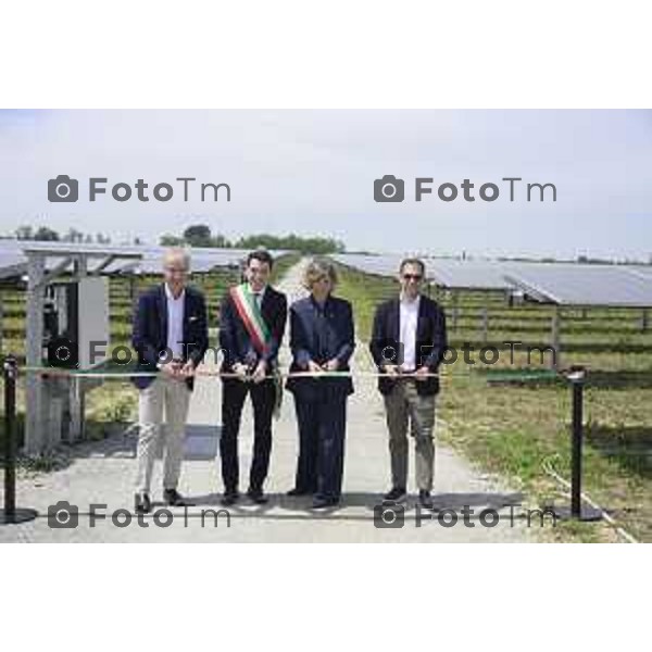 Chignolo D\'isola Bergamo Italgen parco fotovoltaico piu grande della lombardia 20 maggio 2026 cronaca Bergamo Italia Carlo Pesenti Saul RonzoniGiovanna Ricuperati Luca Musicco Foto Tiziano Manzoni Lapresse