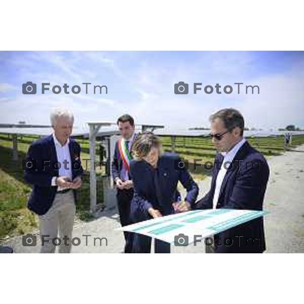 Chignolo D\'isola Bergamo Italgen parco fotovoltaico piu grande della lombardia 20 maggio 2026 cronaca Bergamo Italia Carlo Pesenti Saul RonzoniGiovanna Ricuperati Luca Musicco Foto Tiziano Manzoni Lapresse
