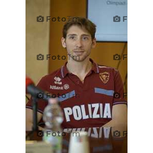 Bergamo Bergamo Sara Conti e Niccolò Macii, atleti Fiamme Oro, medaglia di bronzo Milano Cortina 2026. con il questore di Bergamo 22 maggio 2026 cronaca Bergamo Italia Foto Tiziano Manzoni Lapresse
