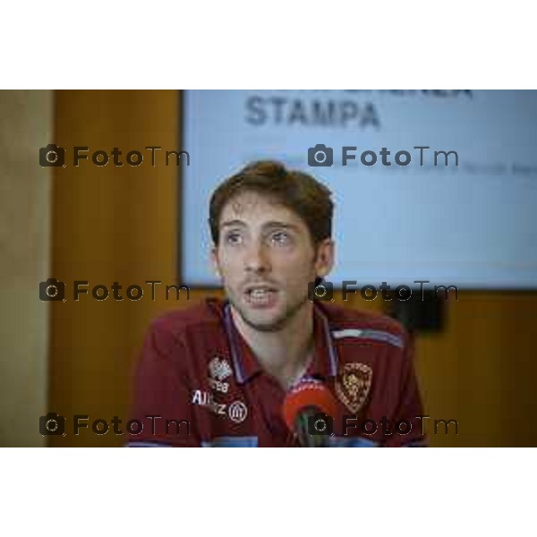 Bergamo Bergamo Sara Conti e Niccolò Macii, atleti Fiamme Oro, medaglia di bronzo Milano Cortina 2026. con il questore di Bergamo 22 maggio 2026 cronaca Bergamo Italia Foto Tiziano Manzoni Lapresse