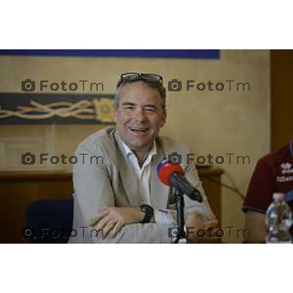 Bergamo Bergamo Sara Conti e Niccolò Macii, atleti Fiamme Oro, medaglia di bronzo Milano Cortina 2026. con il questore di Bergamo 22 maggio 2026 cronaca Bergamo Italia Foto Tiziano Manzoni Lapresse