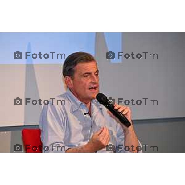 Carlo Calenda sarà presente per raccontare e discutere il suo nuovo libro insieme all\'europarlamentare Giorgio Gori. foto Tiziano Manzoni Lapresse