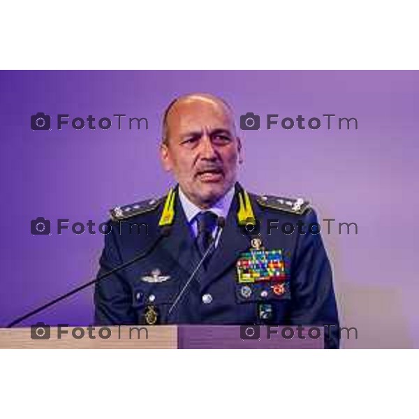Bergamo, 29 maggio 2026 - Presso l\'Auditorium della Guardia di Finanza si svolge la giornata di formazione intitolata "Dall\'Europa ai territori: come utilizzare i fondi UE per lo sviluppo locale" su iniziativa dell\'ON. Laura Magoni e in collaborazione con Regione Lombardia, ANCI Lombardia, il Parlamento Europeo in Italia e la Rappresentanza della Commissione Europea in Italia. Partecipano: Gen. Cosimo Di Gesù - Comandante dell\'Accademia della Guardia di Finanza di Bergamo On. Lara Magoni - Eurodeputato Elena Carnevali - Sindaco di Bergamo Umberto Valois - VicePresidente della Provincia di Bergamo Giovanni Zambonelli - Presidente della Camera di Commercio di Bergamo Mauro Guerra - Presidente di ANCI Lombardia Attilio Fontana - Presidente Regione Lombardia