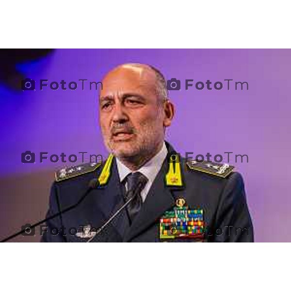 Bergamo, 29 maggio 2026 - Presso l\'Auditorium della Guardia di Finanza si svolge la giornata di formazione intitolata "Dall\'Europa ai territori: come utilizzare i fondi UE per lo sviluppo locale" su iniziativa dell\'ON. Laura Magoni e in collaborazione con Regione Lombardia, ANCI Lombardia, il Parlamento Europeo in Italia e la Rappresentanza della Commissione Europea in Italia. Partecipano: Gen. Cosimo Di Gesù - Comandante dell\'Accademia della Guardia di Finanza di Bergamo On. Lara Magoni - Eurodeputato Elena Carnevali - Sindaco di Bergamo Umberto Valois - VicePresidente della Provincia di Bergamo Giovanni Zambonelli - Presidente della Camera di Commercio di Bergamo Mauro Guerra - Presidente di ANCI Lombardia Attilio Fontana - Presidente Regione Lombardia